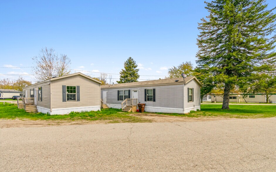12700 Colby Lake Rd, Laingsburg, MI à vendre - Photo de l’immeuble – Image 2 sur 9
