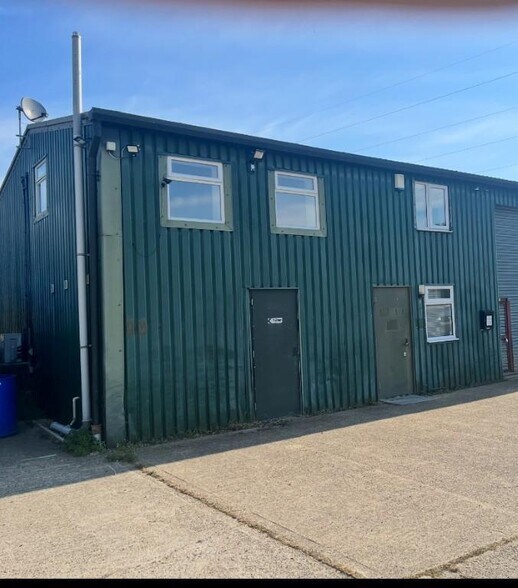 Hulfords Ln, Hartley Wintney à louer - Photo de l’immeuble – Image 2 sur 2