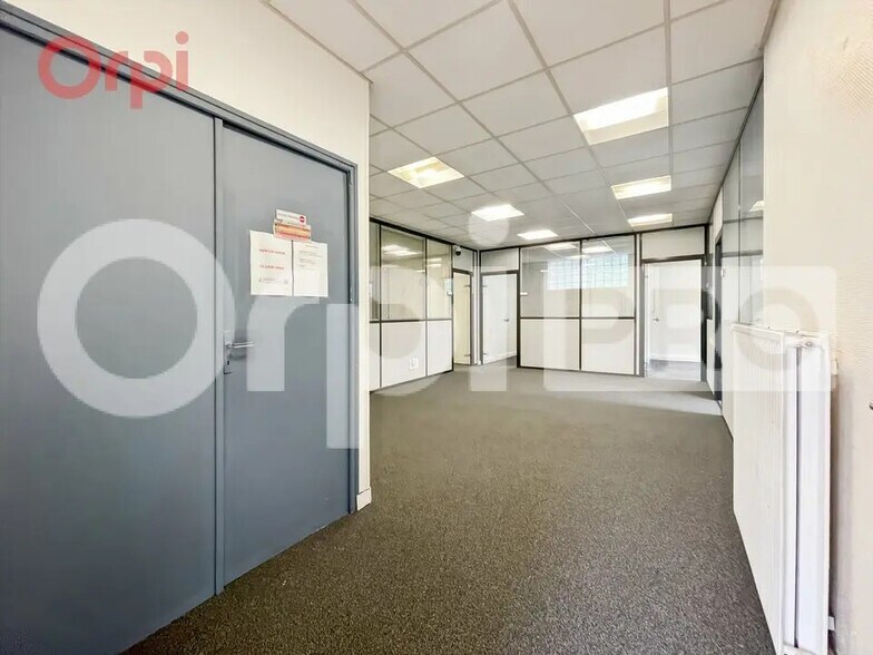 Local d’activités dans Saclay à louer - Photo intérieure – Image 3 sur 12