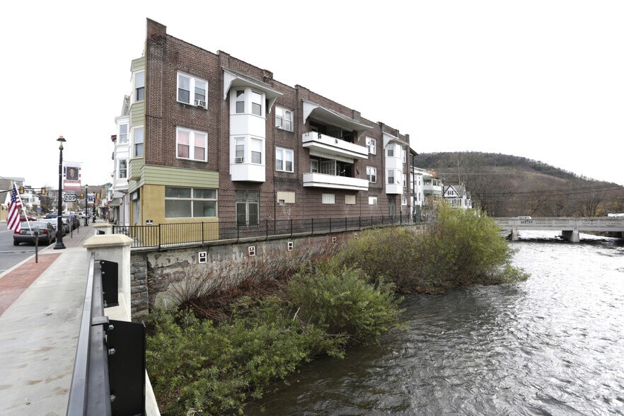 238 E Broad St, Tamaqua, PA à vendre - Photo de l’immeuble – Image 2 sur 3