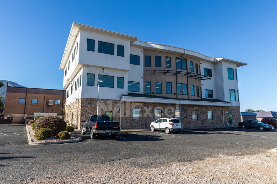 427 S Main St, Cedar City, UT à louer - Photo de l’immeuble – Image 3 sur 5