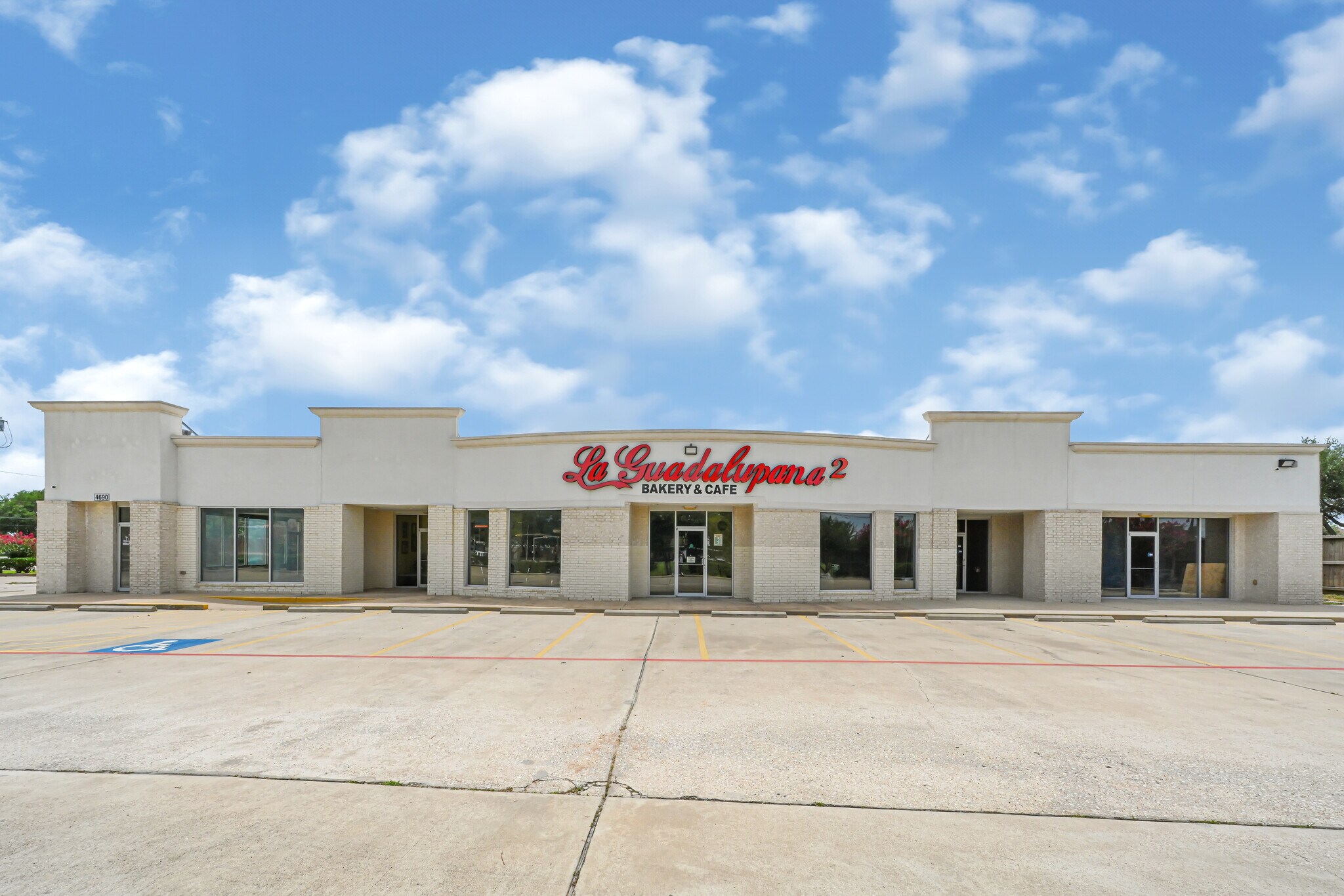 4690 Burke Rd, Pasadena, TX à louer Photo de l’immeuble– Image 1 sur 13