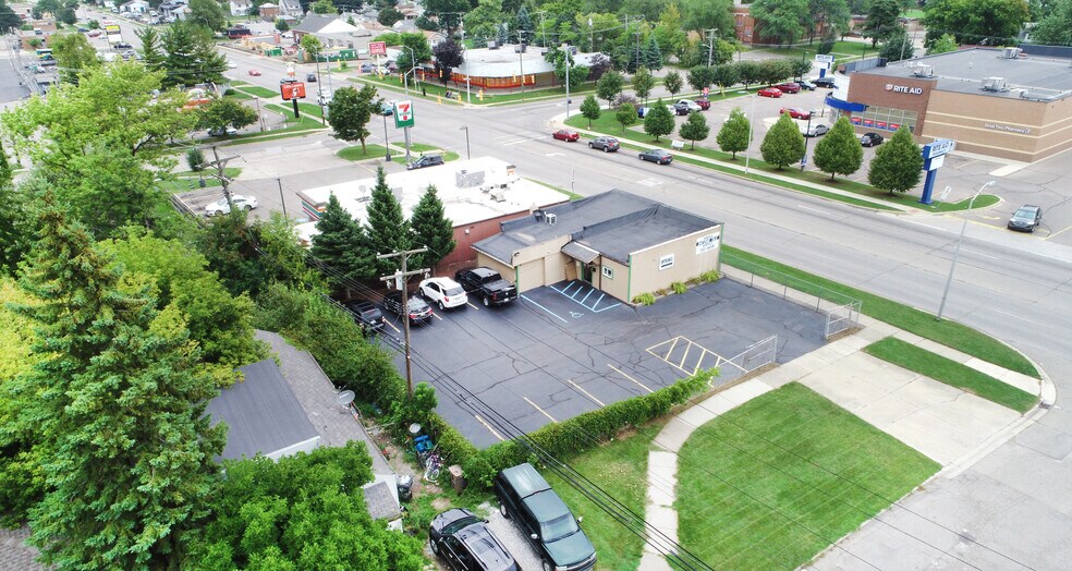 1175 Baldwin Ave, Pontiac, MI à vendre - Photo de l’immeuble – Image 2 sur 25