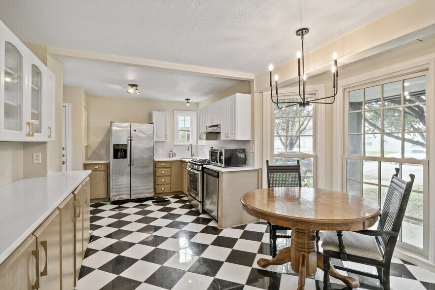 2701 Benbrook Blvd, Fort Worth, TX à vendre - Photo de l’immeuble – Image 2 sur 12