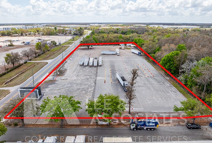 9722 Boggy Creek Rd, Orlando, FL à louer - Photo de l’immeuble – Image 2 sur 3