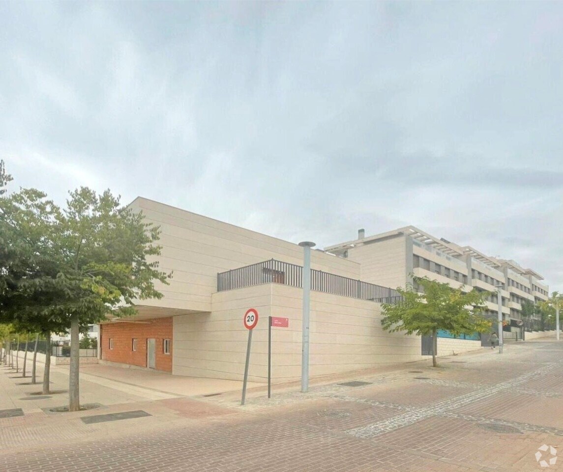 Local commercial dans San Sebastián de los Reyes, Madrid à vendre Photo de l’immeuble– Image 1 sur 22