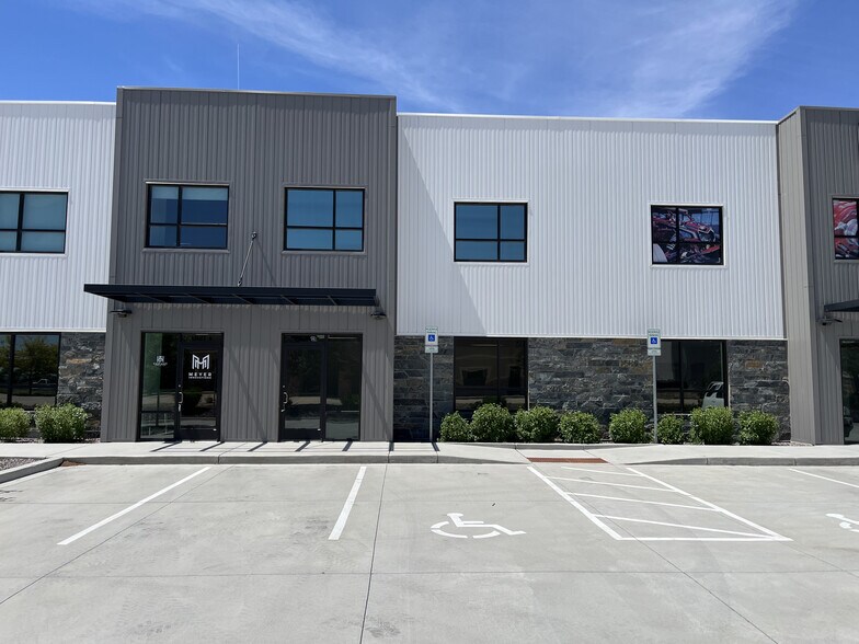 9235 Eastman Park Dr, Windsor, CO à louer - Photo de l’immeuble – Image 2 sur 18