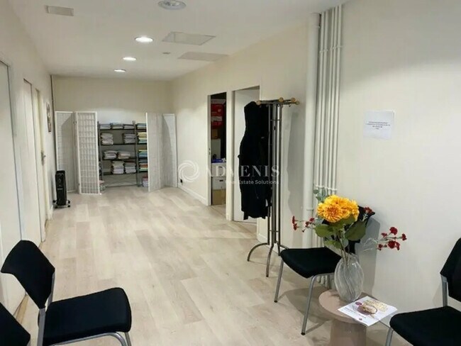 Plus de détails pour Bureau à vendre