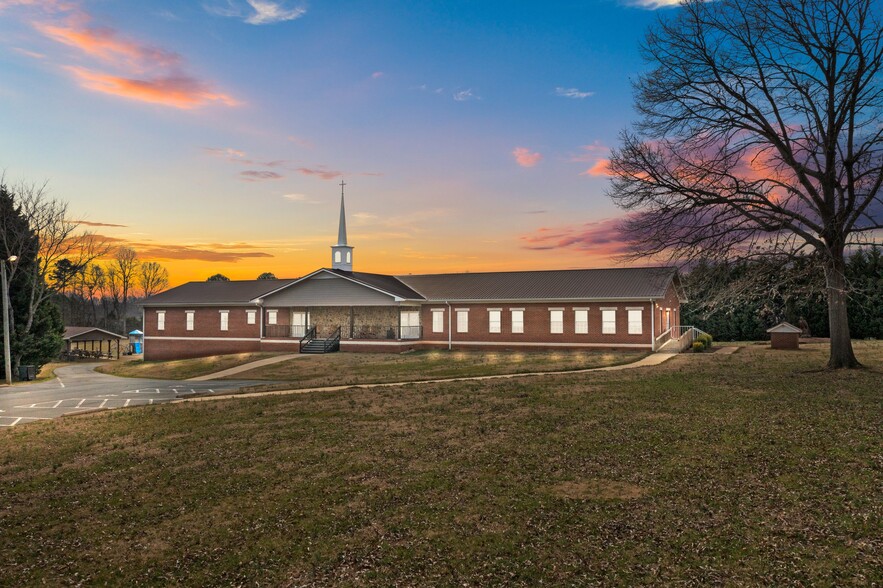 188 Wiggins Rd, Mooresville, NC à vendre - Photo de l’immeuble – Image 1 sur 23