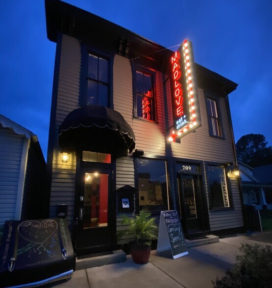 709 W Main St, Madison, IN à vendre - Photo de l’immeuble – Image 1 sur 15