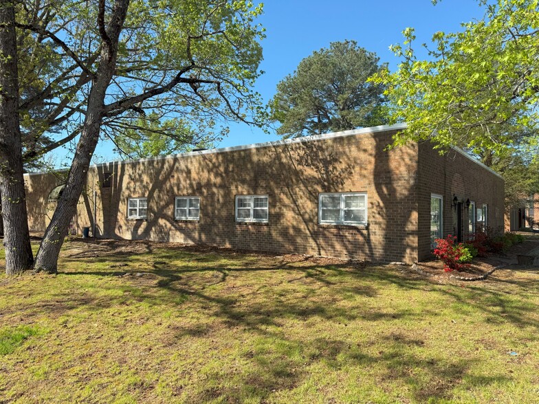 953 Norfolk Sq, Norfolk, VA à vendre - Photo de l’immeuble – Image 2 sur 5