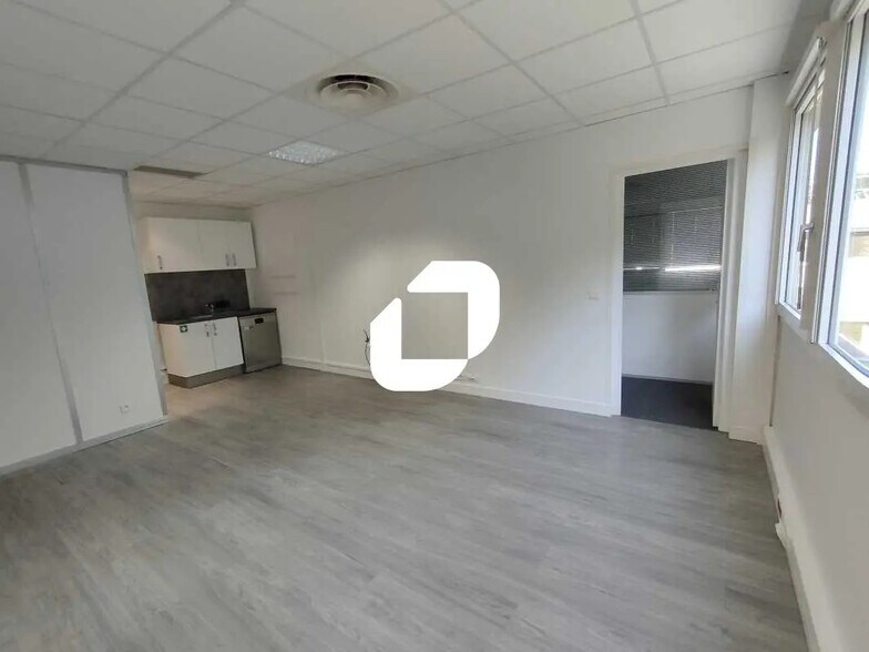 Bureau dans Bièvres à louer - Photo de l’immeuble – Image 2 sur 14