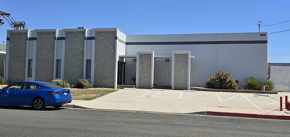 9526 Ann St, Santa Fe Springs, CA à louer - Photo de l’immeuble – Image 2 sur 10