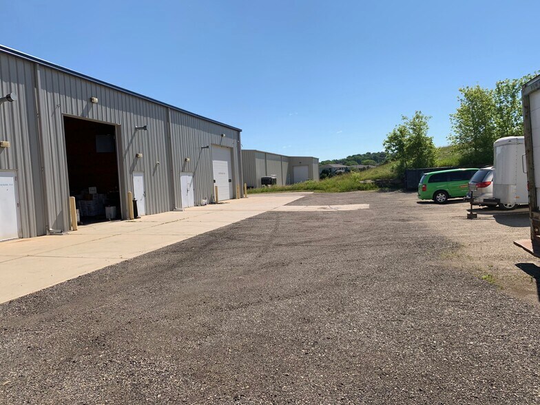 275 Bruce St, Verona, WI à louer - Photo de l’immeuble – Image 2 sur 13