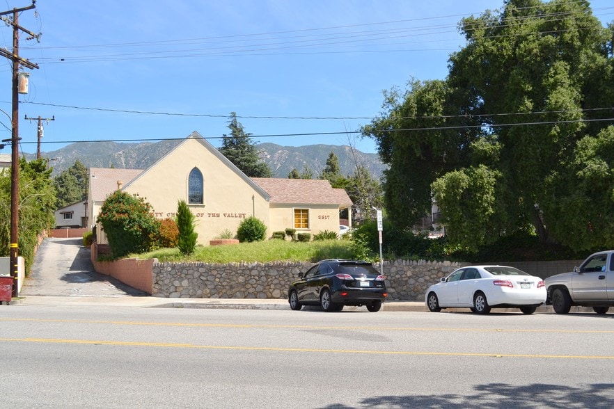 2817 Montrose Ave, Glendale, CA à vendre - Photo principale – Image 1 sur 10