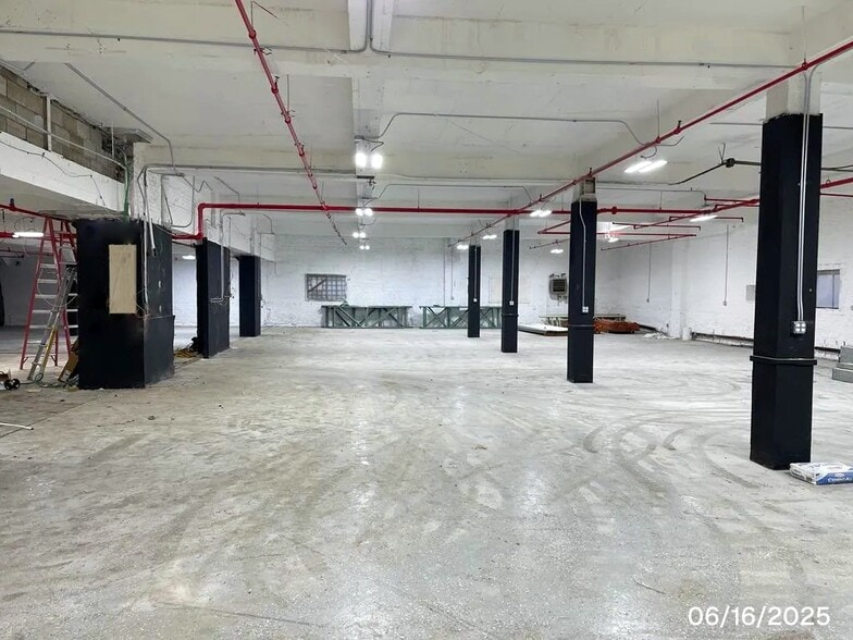 1101 S Kilbourn Ave, Chicago, IL à louer - Photo de l’immeuble – Image 2 sur 5