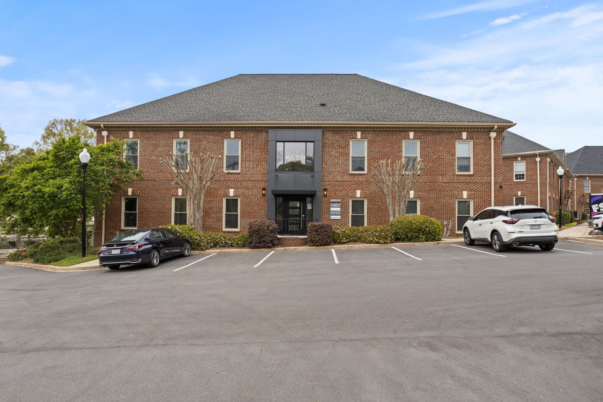 109 Laurens Rd, Greenville, SC à louer Photo de l’immeuble– Image 1 sur 14