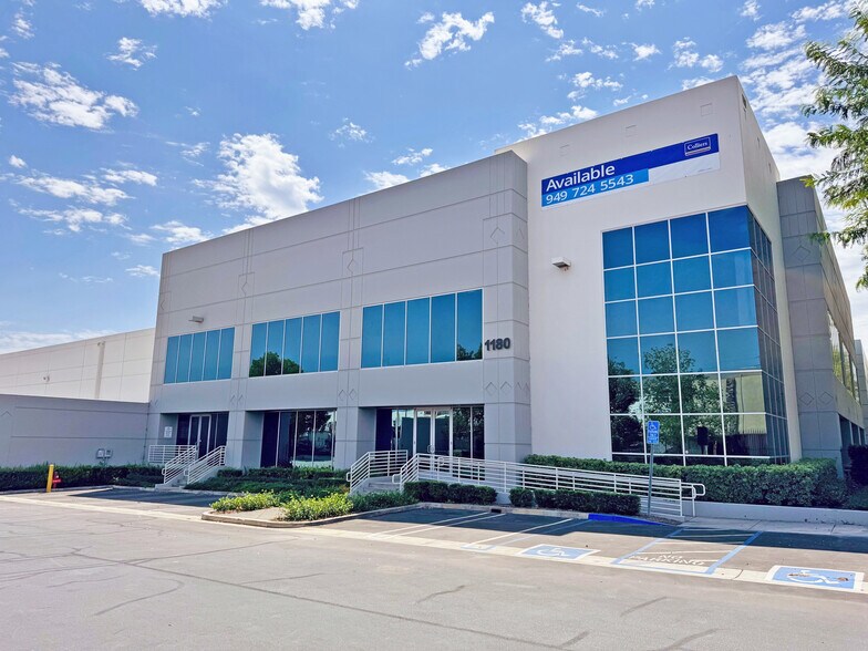 1160-1190 N Anaheim Blvd, Anaheim, CA à louer - Photo de l’immeuble – Image 3 sur 14