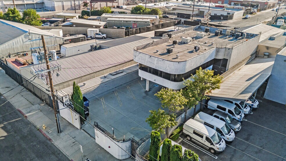 7231 Hinds Ave, North Hollywood, CA à vendre - Photo de l’immeuble – Image 1 sur 15