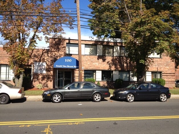 100 S Van Brunt St, Englewood, NJ à vendre - Photo de l’immeuble – Image 1 sur 7