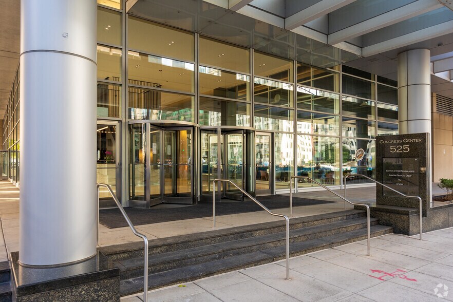 525 W Van Buren St, Chicago, IL à louer - Photo de l’immeuble – Image 2 sur 8