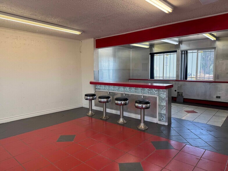 2297 W Dartmouth Ave, Englewood, CO à louer - Photo de l’immeuble – Image 2 sur 9