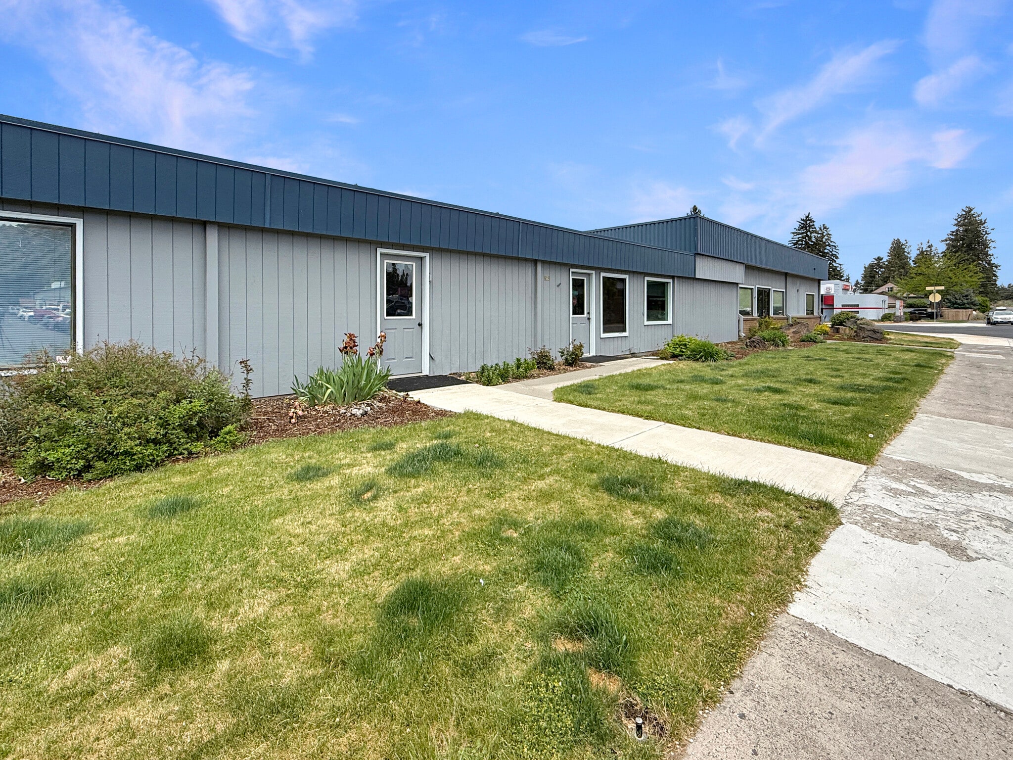671 NE Greenwood Ave, Bend, OR à louer Photo de l’immeuble– Image 1 sur 19