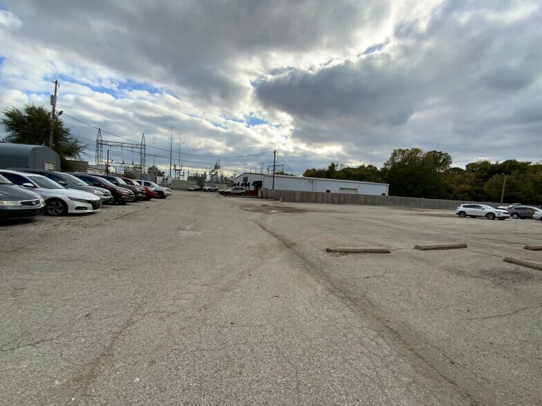 6356 Carter St, Merriam, KS à louer - Photo de l’immeuble – Image 2 sur 4