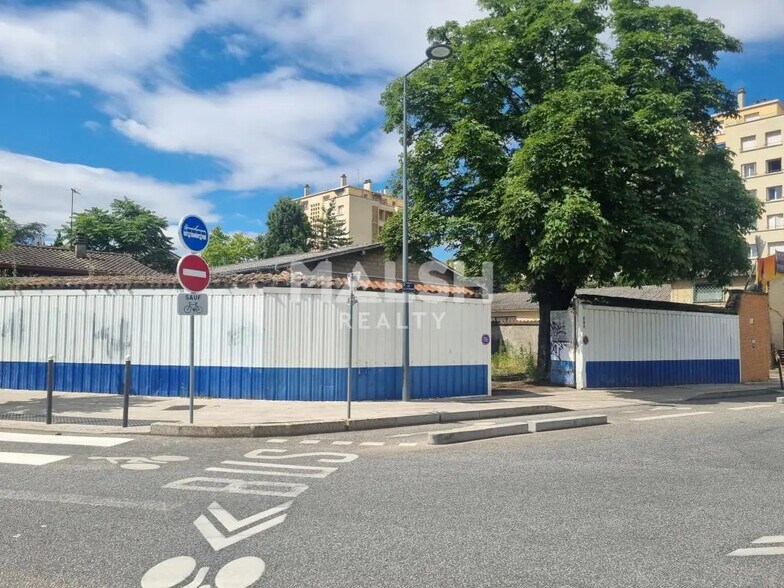 Local commercial dans Villeurbanne à louer - Photo de l’immeuble – Image 1 sur 3