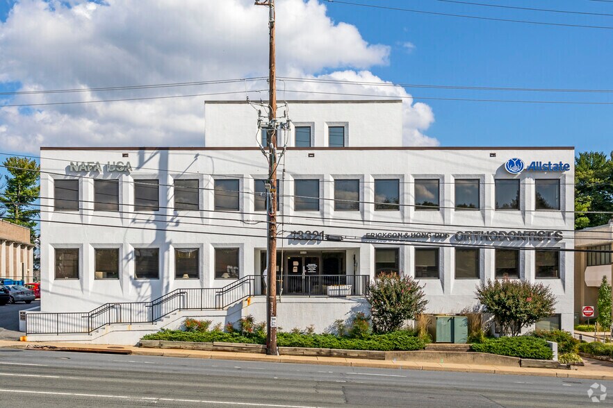 13321 New Hampshire Ave, Silver Spring, MD à louer - Photo de l’immeuble – Image 3 sur 24