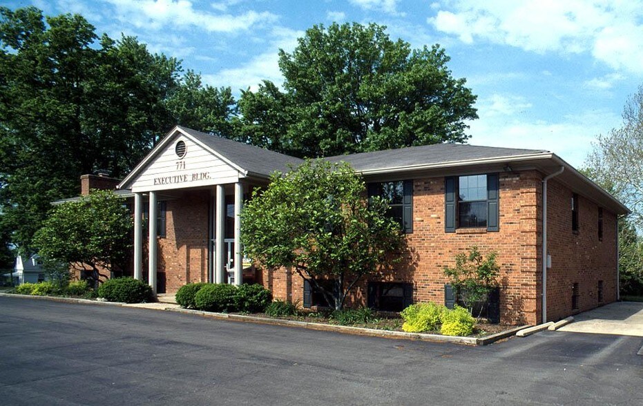 771 Neeb Rd, Cincinnati, OH à louer - Photo de l’immeuble – Image 2 sur 32