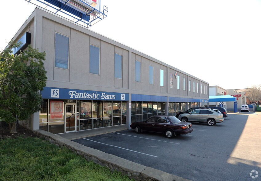 2109 Abbott Martin Rd, Nashville, TN à louer - Photo principale – Image 1 sur 2