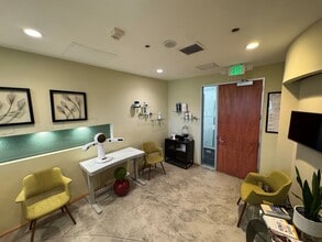 465 N Roxbury Dr, Beverly Hills, CA à louer Photo intérieure– Image 2 sur 11