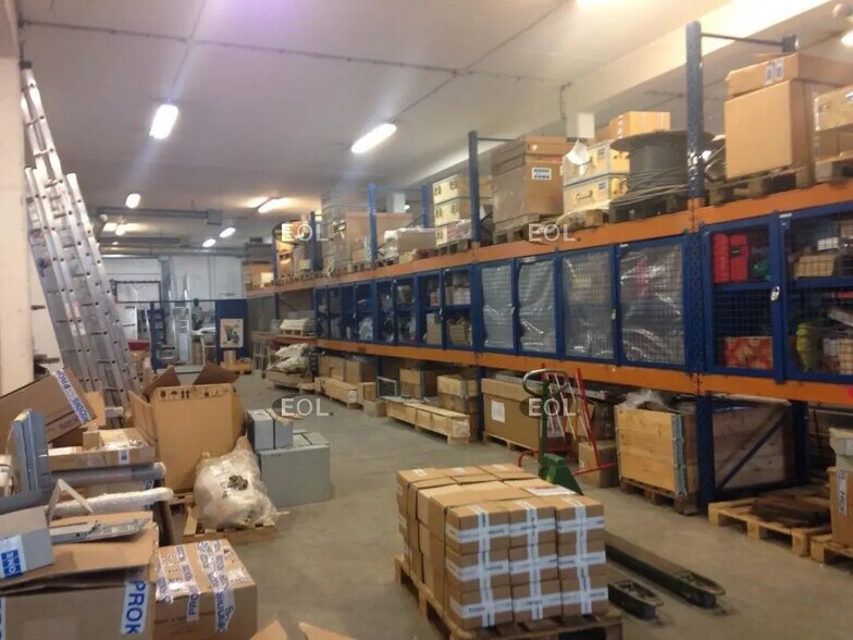 Local d’activités dans Villeneuve-la-Garenne à louer - Photo de l’immeuble – Image 2 sur 4