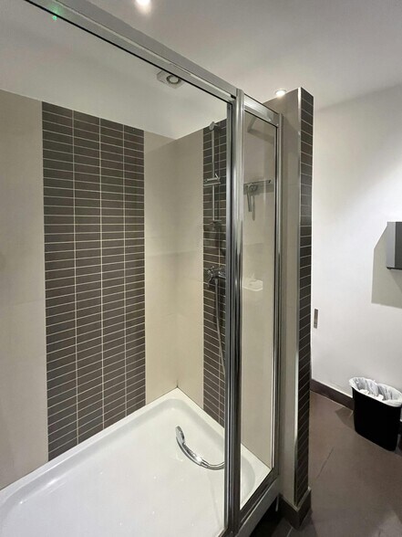 153-157 Cleveland St, Londres à louer - Photo de l’immeuble – Image 3 sur 14