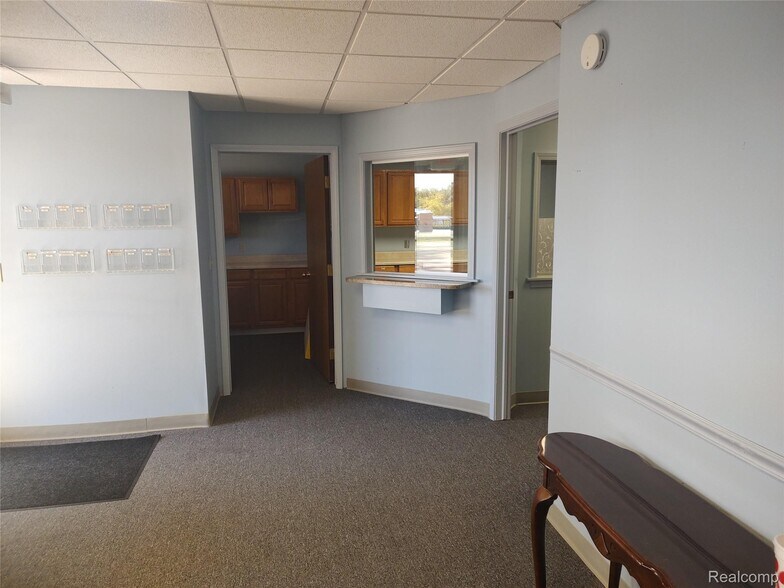 5154 Miller Rd, Flint, MI à vendre - Photo intérieure – Image 3 sur 23