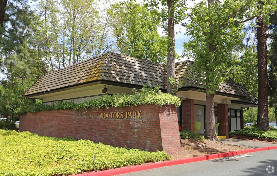 2121 Ygnacio Valley Rd, Walnut Creek, CA à louer - Photo principale – Image 1 sur 4
