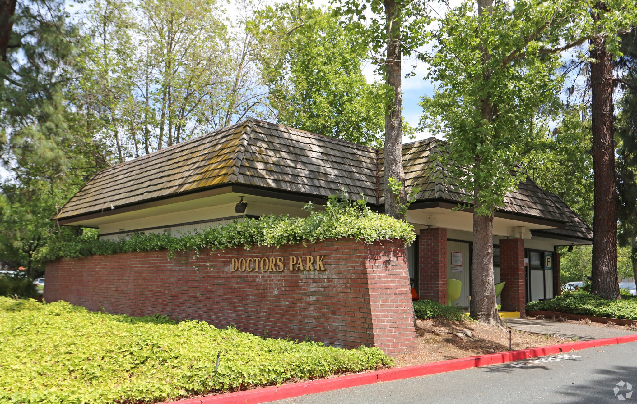 2121 Ygnacio Valley Rd, Walnut Creek, CA à louer Photo principale– Image 1 sur 5
