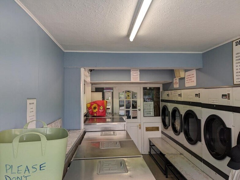 35-35A Madrid Rd, Guildford à vendre - Photo de l’immeuble – Image 2 sur 3