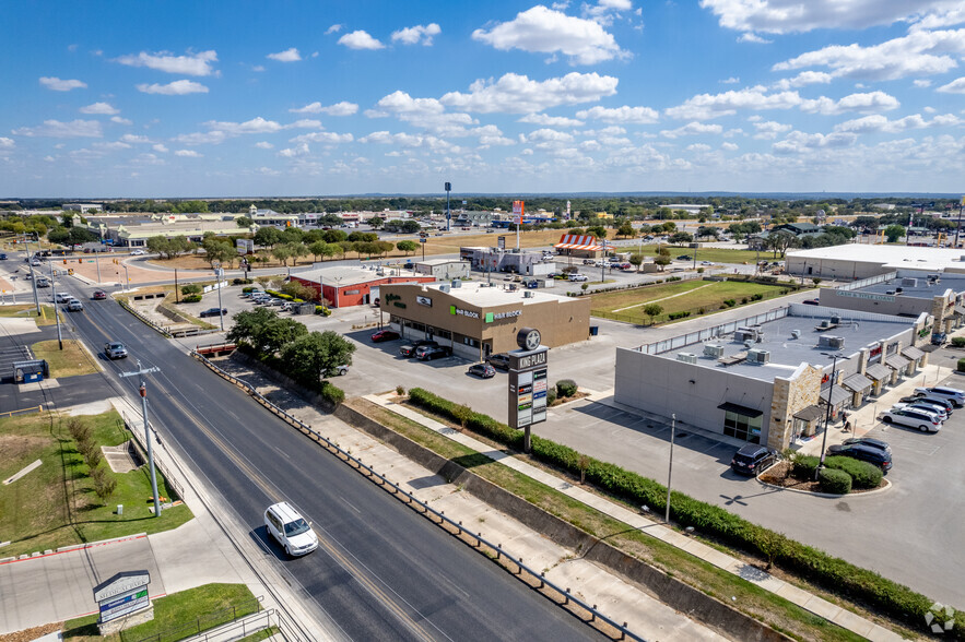 1419-1445 E Walnut St, Seguin, TX à louer - Aérien – Image 3 sur 8