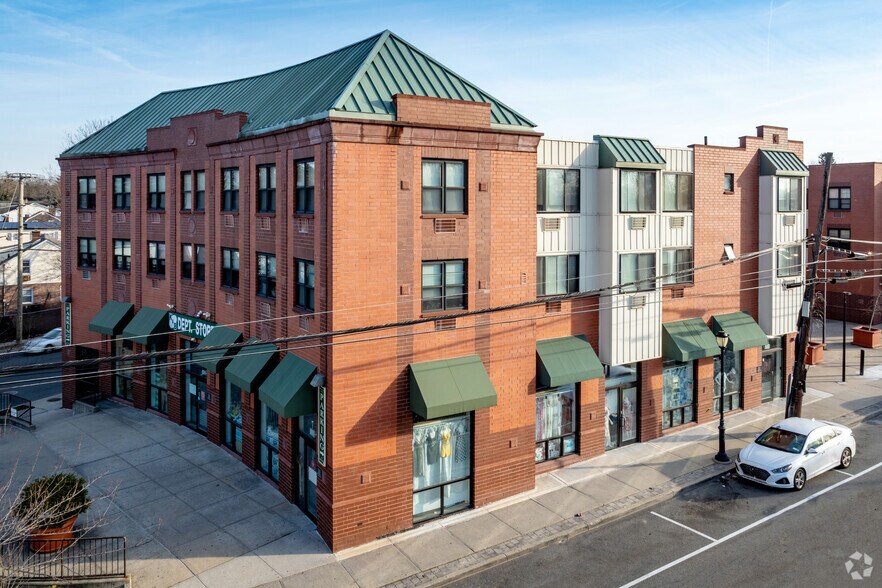 701 Prospect Ave, Westbury, NY à louer - Photo principale – Image 1 sur 8