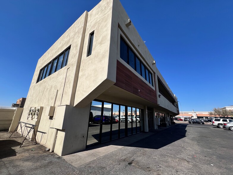 2841 E Bell Rd, Phoenix, AZ à louer - Photo de l’immeuble – Image 2 sur 5