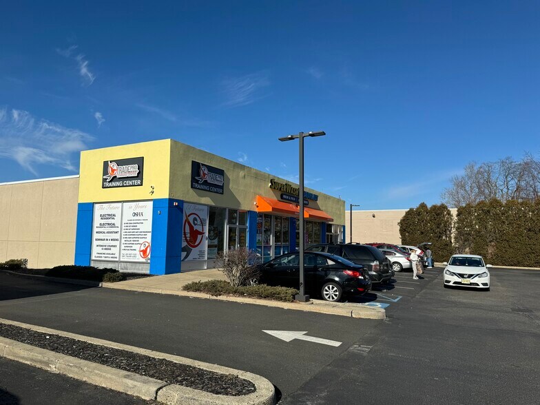 45 Outwater Ln, Garfield, NJ à louer - Photo de l’immeuble – Image 3 sur 5