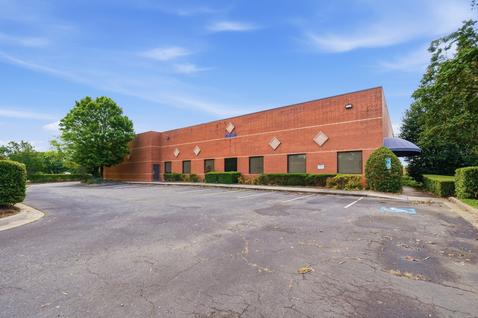 10605 Southern Loop Blvd, Pineville, NC à louer Photo de l’immeuble– Image 1 sur 32