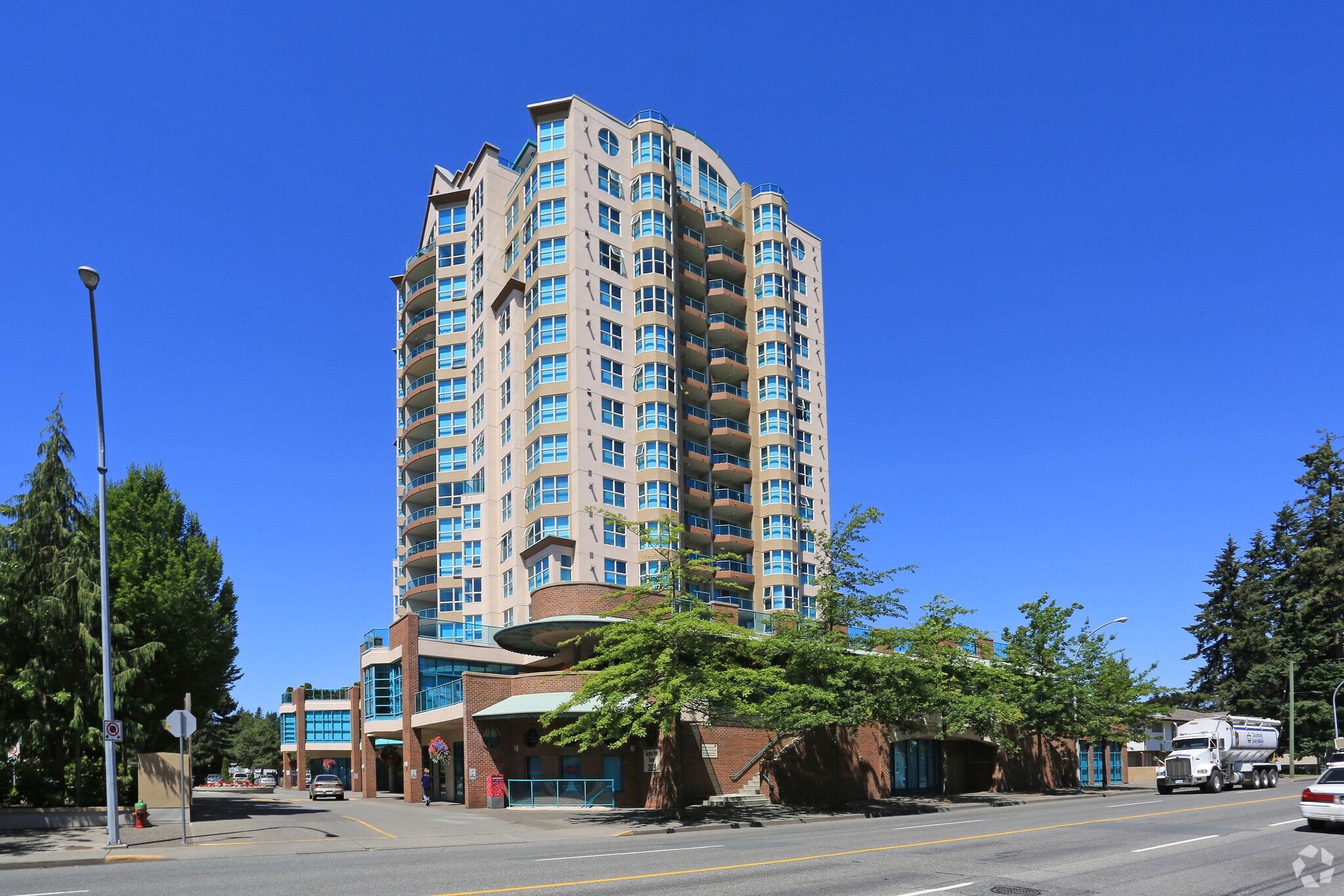 2825 Clearbrook Rd, Abbotsford, BC à louer Photo principale– Image 1 sur 3