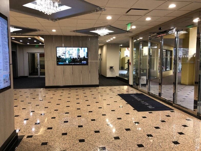 111 2nd Ave NE, Saint Petersburg, FL à louer - Photo intérieure – Image 3 sur 15