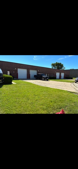 460 Dominic Ct, Franklin Park, IL à louer - Photo de l’immeuble – Image 1 sur 2