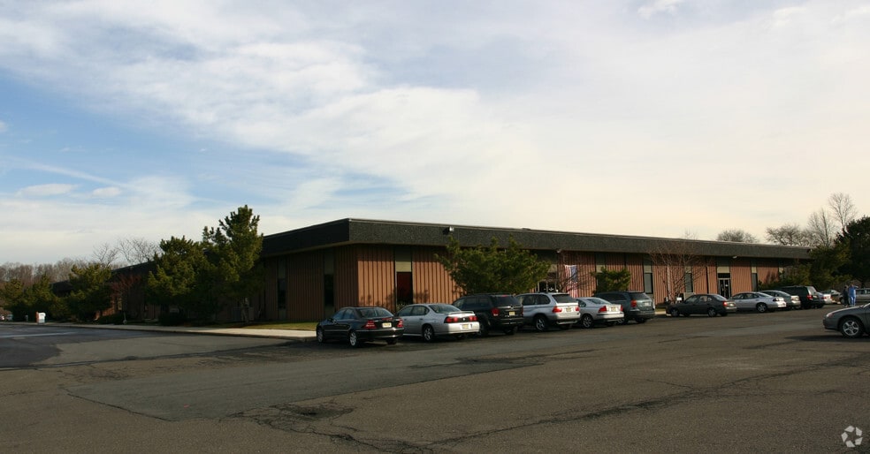 300-360 Corporate Blvd, Robbinsville, NJ à vendre - Photo principale – Image 1 sur 5