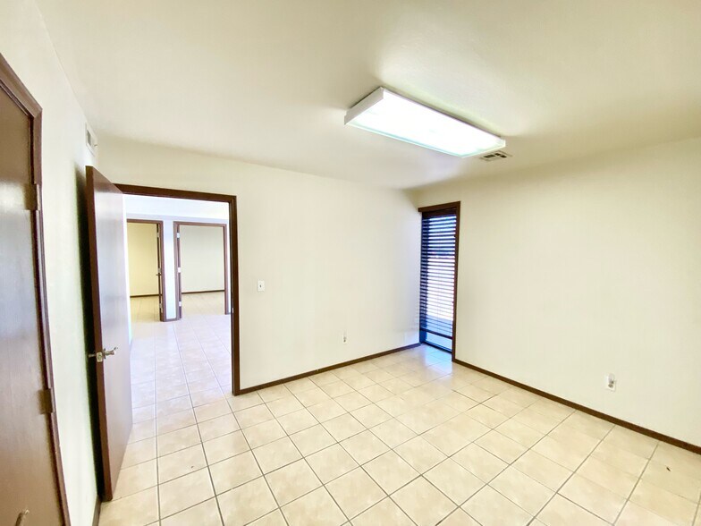 401 S Eagle Ln, Oklahoma City, OK à louer - Photo de l’immeuble – Image 2 sur 10