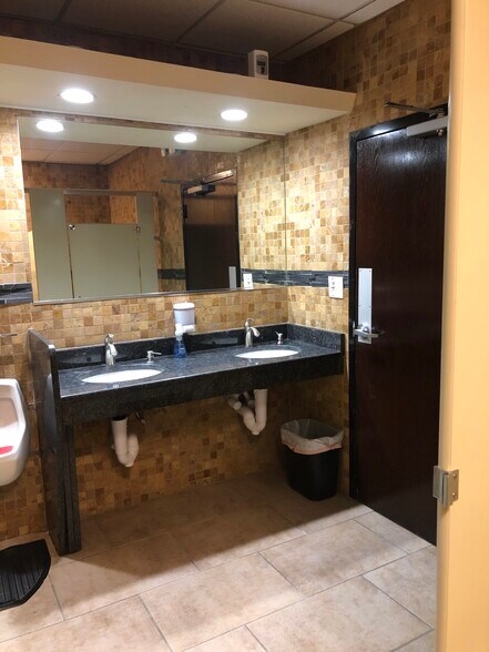 4343 Old Grand Ave, Gurnee, IL à vendre - Photo intérieure – Image 3 sur 15